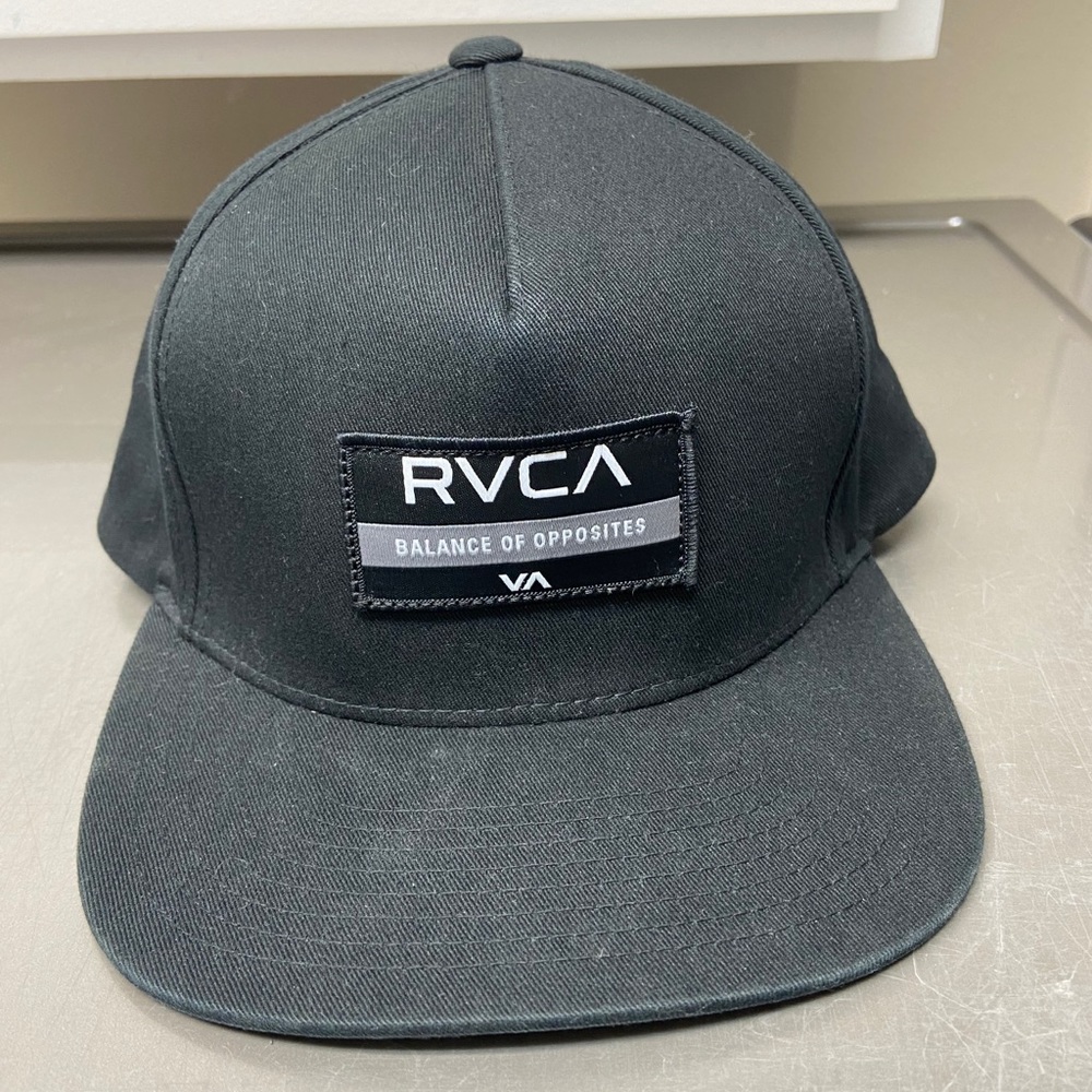 Rvca black flat brim snap back hat